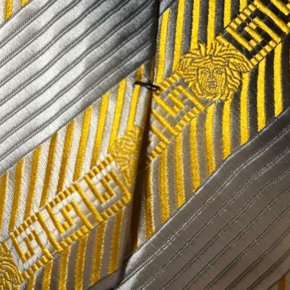 Gianni Versace Stripped Medusa Yellow Gray Silk Twill Tie - Picture 3 of 11